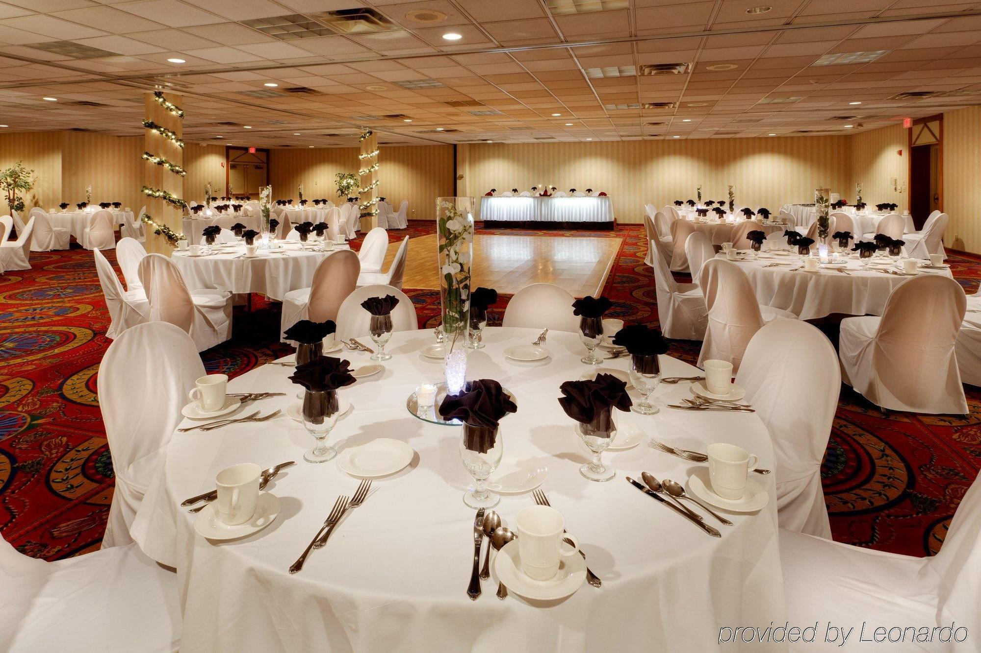 Holiday Inn Buffalo-Amherst Restaurant photo