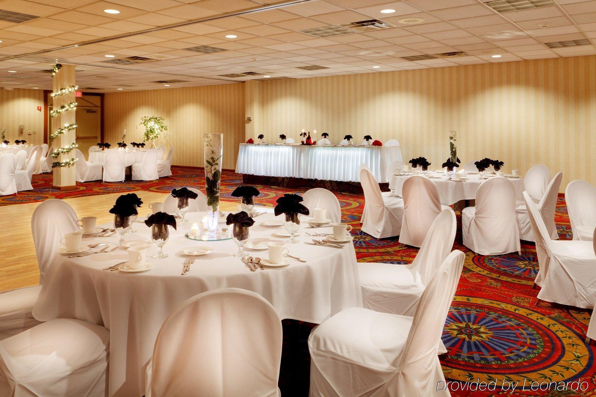 Holiday Inn Buffalo-Amherst Restaurant photo