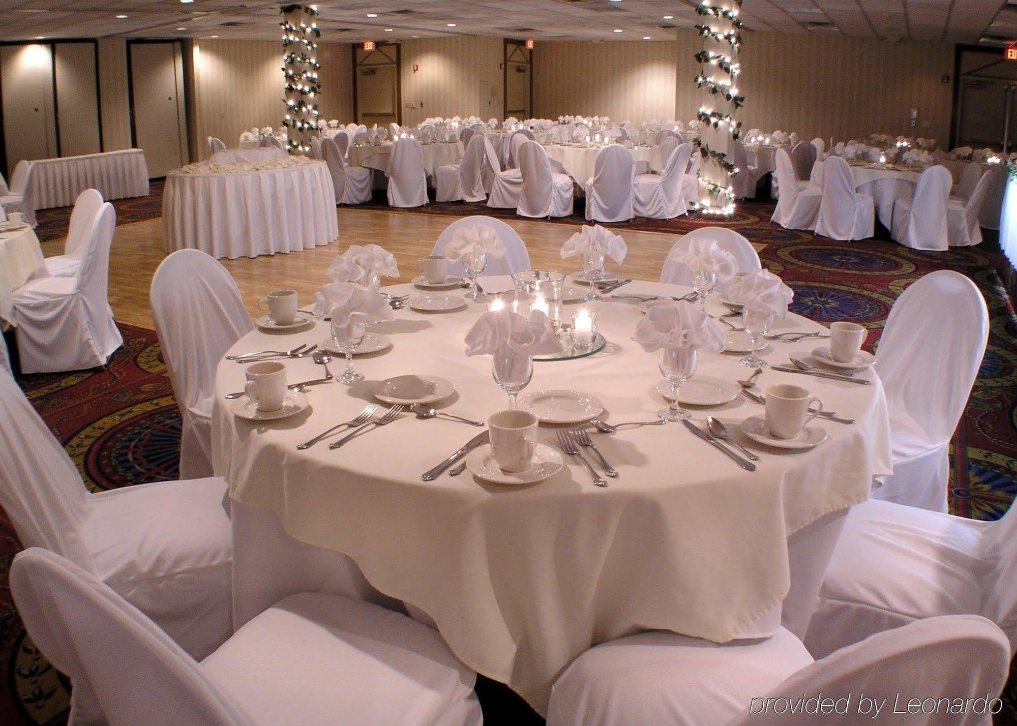 Holiday Inn Buffalo-Amherst Restaurant photo